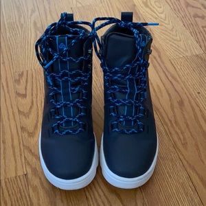 Hiking/walking boots